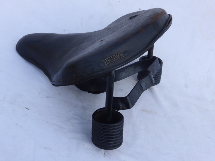 Brown pan saddle