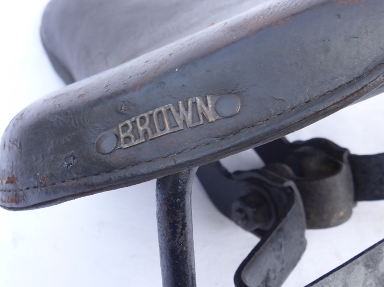 Brown pan saddle