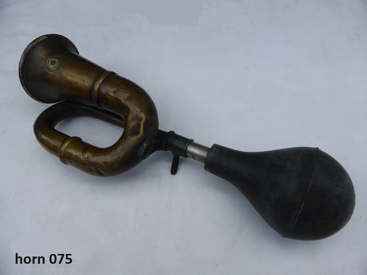 Desmo bulb horn