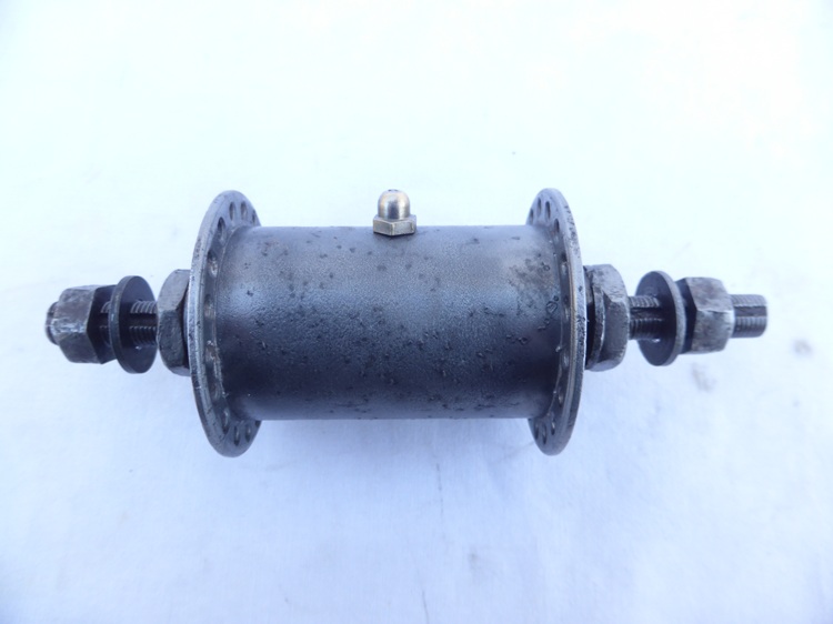 Motorcycle front hub