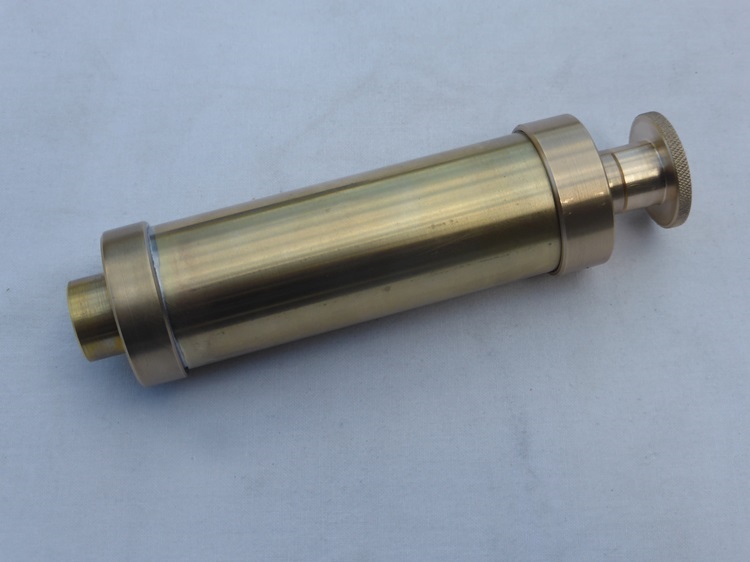 Veteran hand oil pump