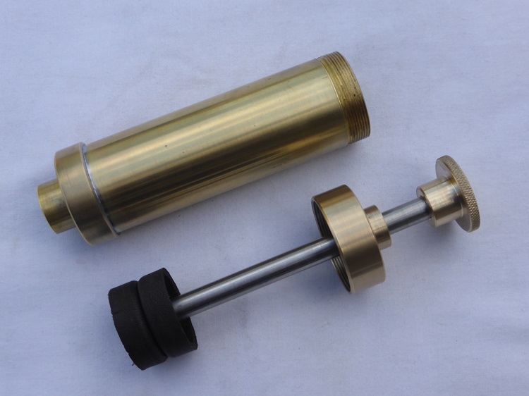 Veteran hand oil pump