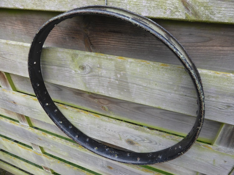 beaded edge rim 24"
